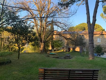 claveyson (drôme) – propriété du xvie siècle avec chambres d’hôtes et jardin d’exception