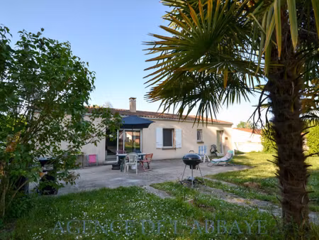 entre pons et cognac pavillon p. pied 5 pieces double garage terrain 1253 m2