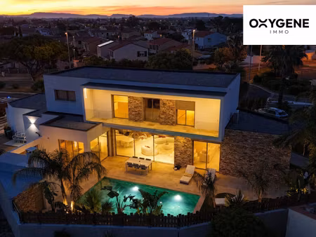villa d'architecte contemporaine livrée en 2026  200 m²  pis