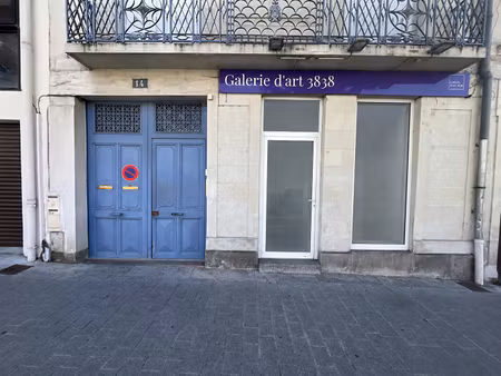 local commercial de caractère à vendre avec cour  bd carnot angers