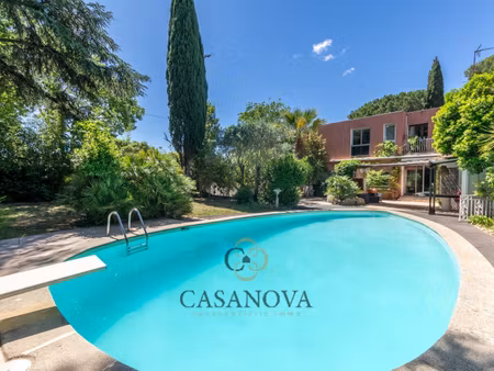 villa d'architecte avec piscine  studio indépendant et terrain de 1 156 m² à montpellier