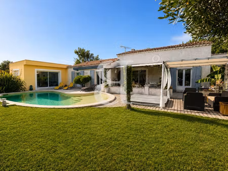 villa à vendre à l'isle-sur-la-sorgue avec piscine  jacuzzi et