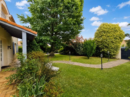 merignac capeyron - maison 200m2 sur grande parcelle