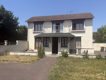 maison familiale 135 m2 avec 4 chambres  dépendance  garage et terrasse