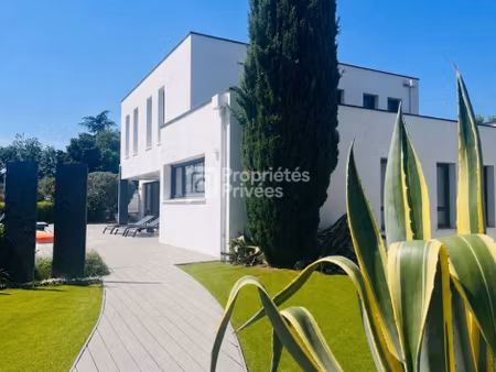 villa contemporaine d'exception à balma 210 m2  avec piscine et jacuzzi