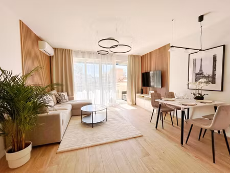 ? studio / 2p rénové  32 m² + terrasse  front de mer – palm beach  cannes