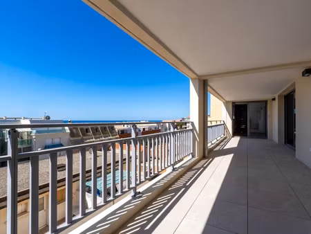 t4 de standing avec terrasse  au 3e étage d'une résidence neuve