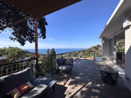 maison intime avec une vue panoramique sur la mer
