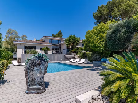 maison d'exception de 181 m2 avec piscine et garage de 79 m²