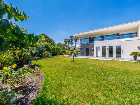 villa contemporaine avec vue mer panoramique à 200 mètres de la plage