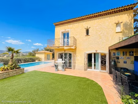 à vendre - villa - saint-raphaël - piscine - double garage - proximité centre et gare