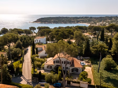 au coeur du cap d'antibes charmante villa