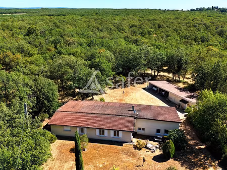 ancienne bergerie reconvertie en une agréable habitation sur 5