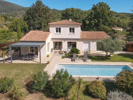 villa lumineuse orientée sud avec 4 chambres  espace jeux et plans de vie de plain-pied