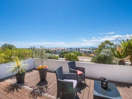 dans résidence de standing  spacieux appartement 3 pièces avec vue mer et terrasses