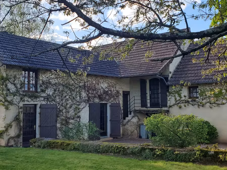 maison de campagne sur terrain arboré avec vue.