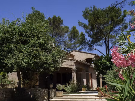 charmante villa avec piscine à montfort-sur-argens