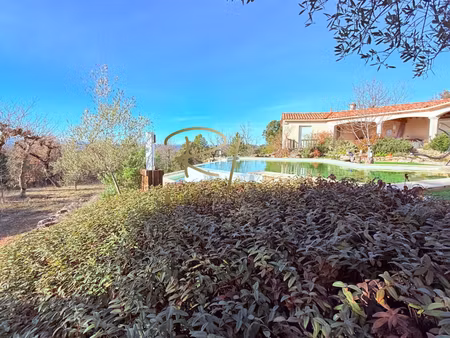 barjac - villa d’exception avec piscine à débordement