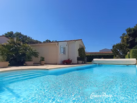 maison de plain pied en quartier résidentiel privilégié  de type 6 avec piscine corinne...
