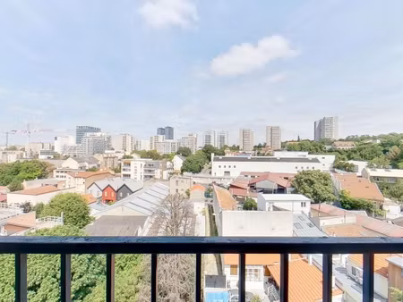 appartement 3 pièces traversant et lumineux au 7eme étage avec ascenseur