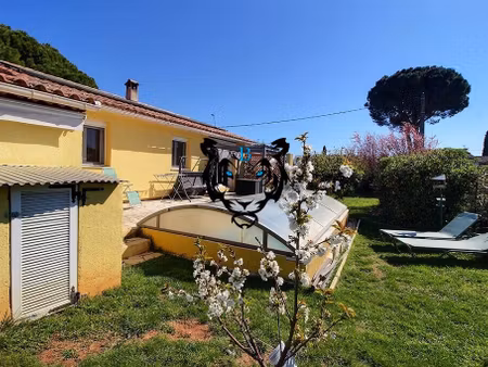 maison plain-pied 4 pièces avec piscine  garage et terrain de 971 m²