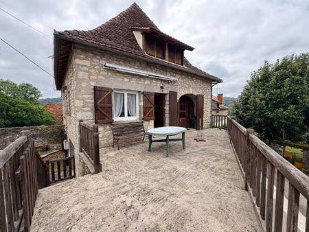 maison de village a 7kms de figeac. 5 pieces pricipales