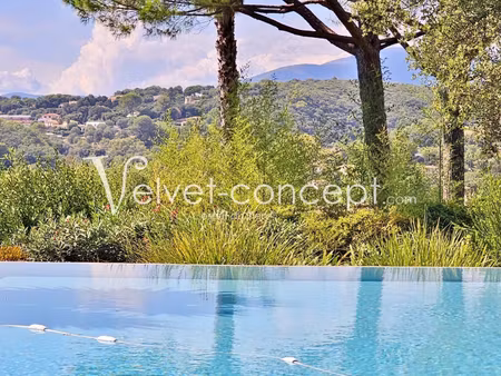 villa élégante avec piscine proche antibes