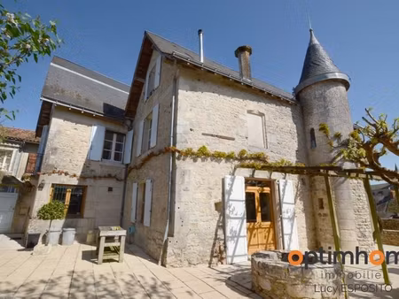 belle maison de 14ème siècle et 18ème siècle au coeur du village