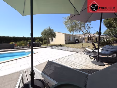 rare sur le marché maison d'artisans de plain-pied avec piscine à gémozac