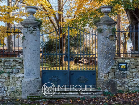 château médiéval inscrit mh à restaurer – 555 m²