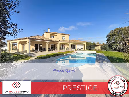 charme et elégance: spacieuse villa d'architecte de 10 pièces avec piscine au coeur du...
