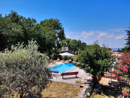 maison 5 pièces avec piscine à montmeyan
