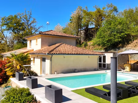 villa de type t5 avec piscine