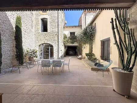 maison de caractère en centre historique d'aramon 6 pièce(s) 235 m2