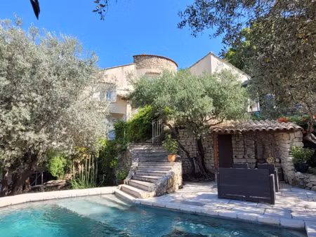 maison avec vue panoramique  piscine et gite