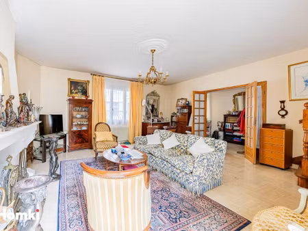 maison t6 familiale de 210 m² avec cour  garage et 120 m² de sous-sol aménagé - saint...
