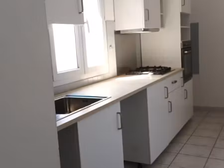 location appartement 6 pièces 122 m² à nimes (30000)  1 030 €