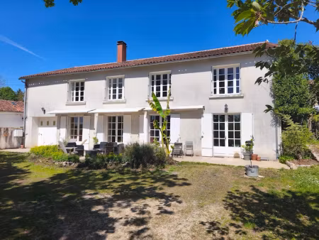 vente maison 8 pièces 215 m² à nanteuil-en-vallée (16700)  168 400 €