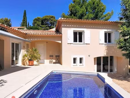 villa avec piscine et terrasse la cadière-d’azur (83)