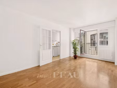 location appartement 2 pièces 43 m² à paris 18ème (75018)  1 350 €