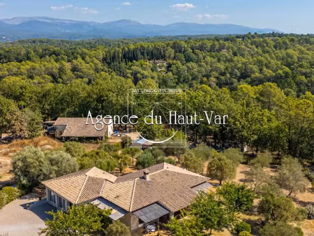 villa avec jardin et terrasse saint-paul-en-forêt (83)