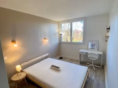 location meublée appartement 4 pièces 72 m² à pau (64000)  380 €