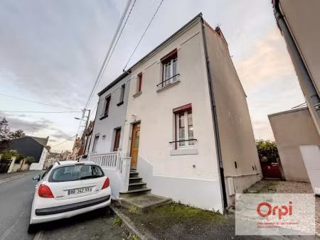 location meublée maison 3 pièces 63 m² à desertines (03630)  500 €