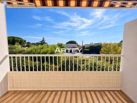 location meublée appartement 3 pièces 63.63 m² à carqueiranne (83320)  1 230 €