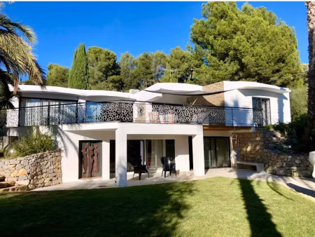 location meublée propriété 8 pièces 350 m² à le castellet (83330)  6 500 €