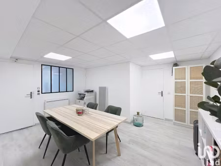 location locaux professionnels 0 pièces 20 m² à lesigny (77150)  650 €