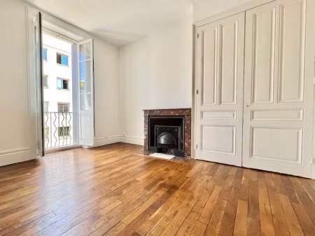 location appartement 2 pièces 63 m² à lyon 7ème (69007)  1 045 €