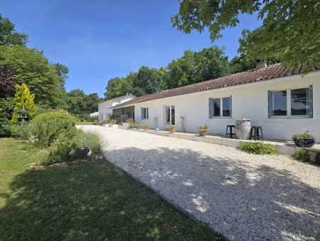 vente maison 10 pièces 210 m² à la rochebeaucourt-et-argentine (24340)  368 900 €