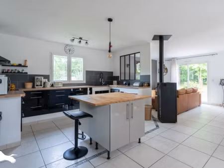 vente maison 4 pièces 105 m² à montguyon (17270)  242 001 €