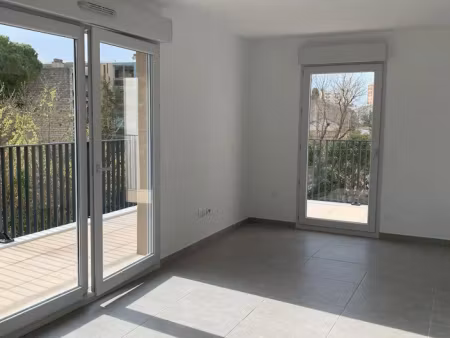 location appartement 2 pièces 44 m² à montpellier (34000)  735 €